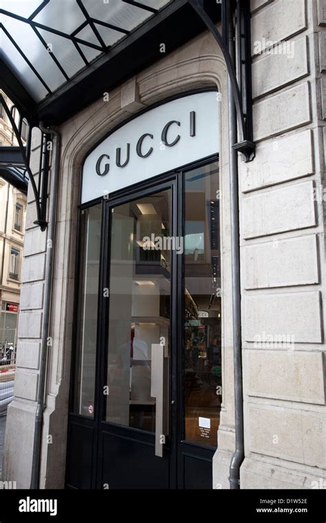 Gucci, 92 Rue du Rhône, 1204 Genève .